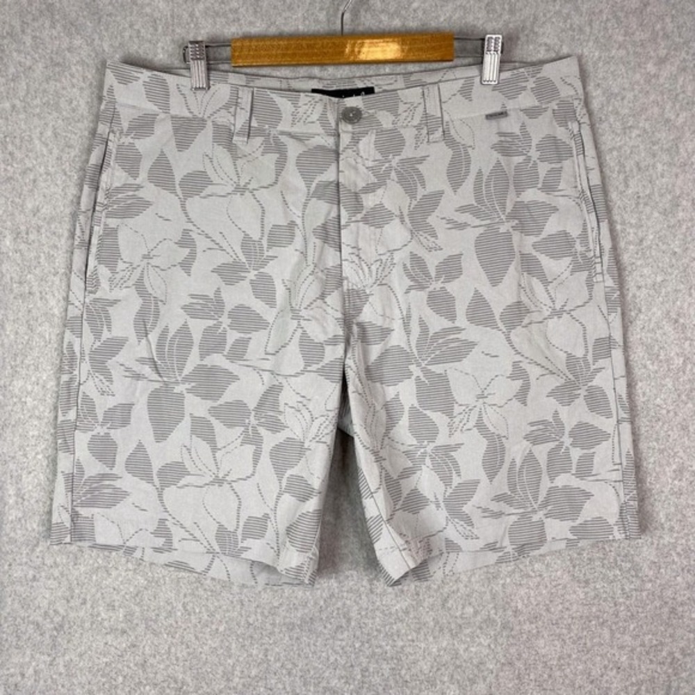 Travis Mathew Shorts Mens 38 Golf Heather Microchip Haole Boy Performance Chino‎